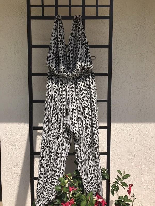 Elan Women's Ivory Black Geometric Print Halter Jumpsuit Size Medium
