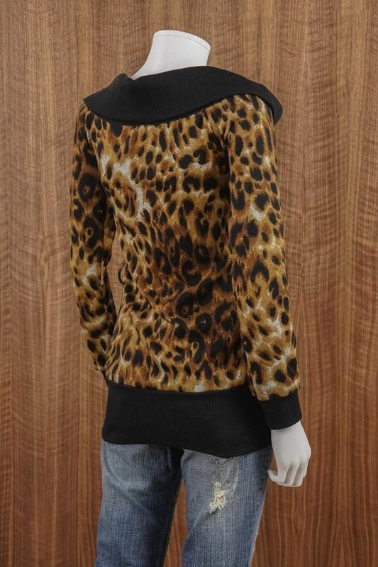 FASHION MAGAZINE Size M Pullover Long Sleeve Leopard Sweater