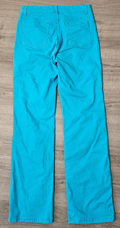 Focus Lifestyle Women's 8 Bright Blue Straight Leg Jeans 5 Pocket Style Stretch