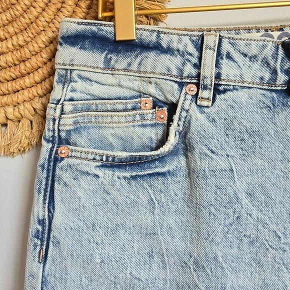 Free People We The Free Zuri High Waist Lived In Light Wash Mom Jeans SZ 29