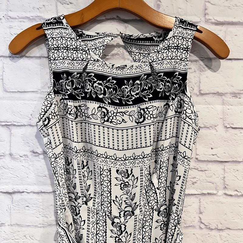Gabby Skye Jumpsuit White Navy Floral Sleeveless Size 4 Belted Wide Leg Boho