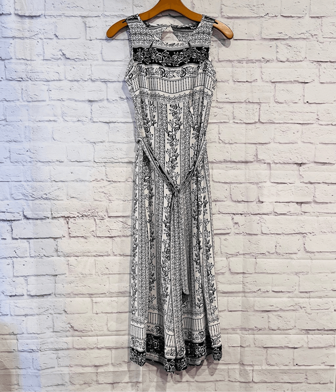 Gabby Skye Jumpsuit White Navy Floral Sleeveless Size 4 Belted Wide Leg Boho
