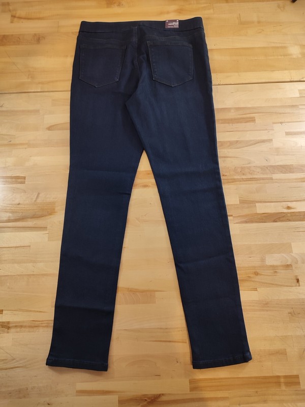 Gloria Vanderbilt Ladies' Pull On Comfort Jean Slimming Blue Size 8 29" Inseam