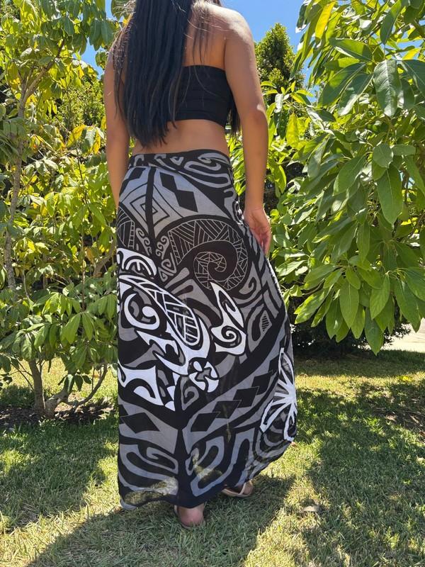 Hawaiian Design Sarong Black White Tribal Hibiscus Honu Wrap Beach Pareo Dress