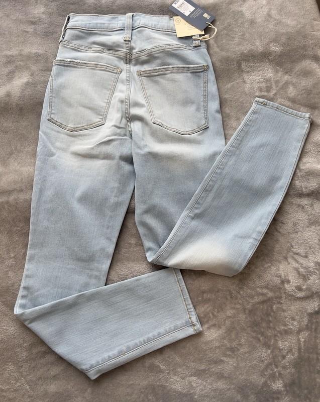 High-Rise Skinny Light Blue Jeans Women’s Size 2 Short - Universal Thread