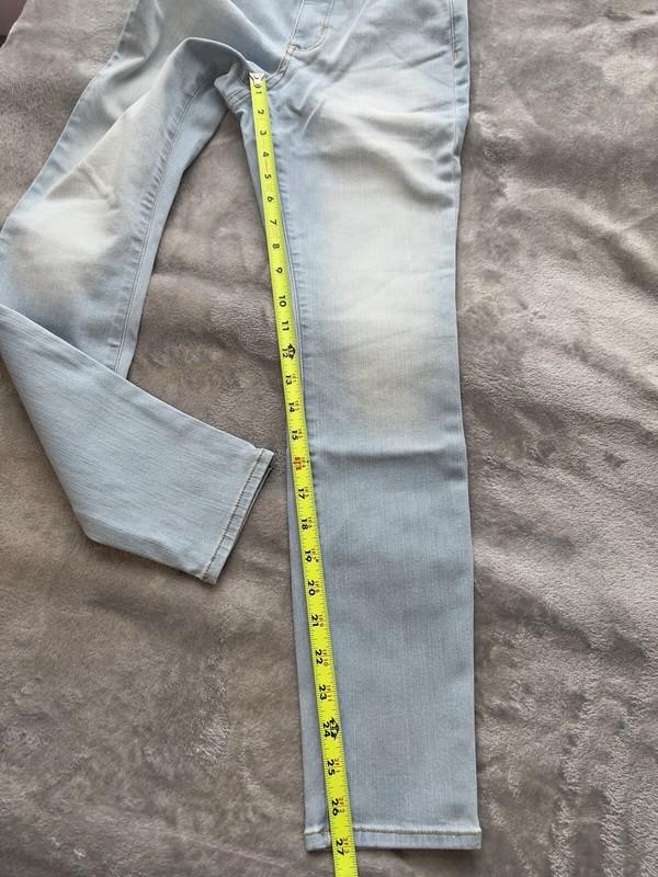 High-Rise Skinny Light Blue Jeans Women’s Size 2 Short - Universal Thread