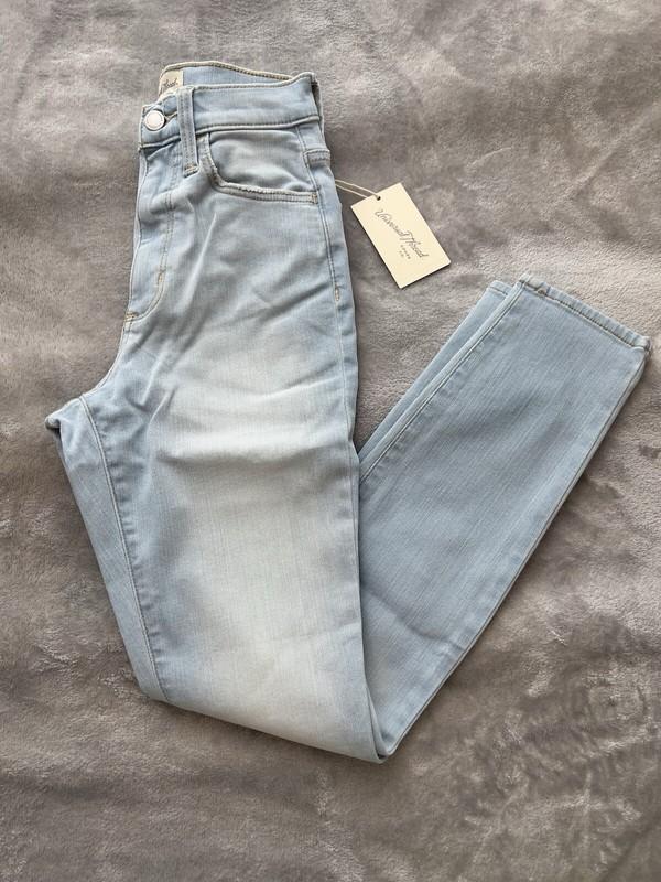 High-Rise Skinny Light Blue Jeans Women’s Size 2 Short - Universal Thread
