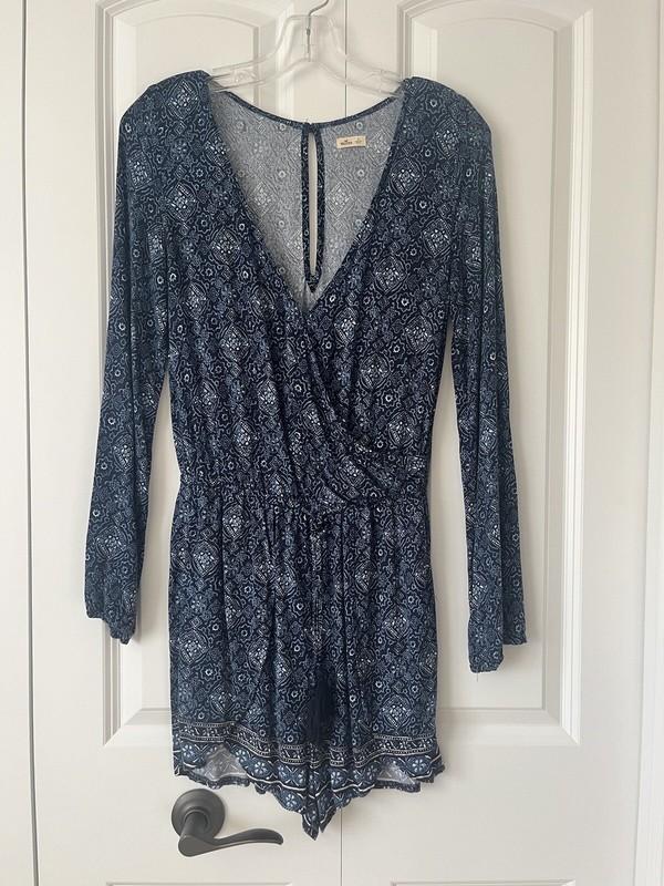 Hollister Sz SM Navy Floral Romper V-Neck Boho Tassels Long Sleeves Festival