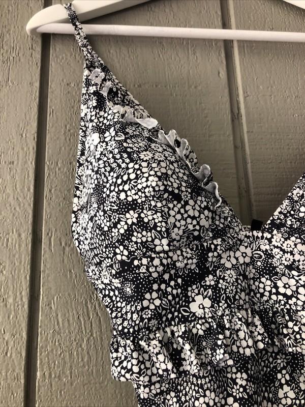 J Crew One Piece Swimsuit Swim 8 Black White Flowers Ruffles Removeable Padding