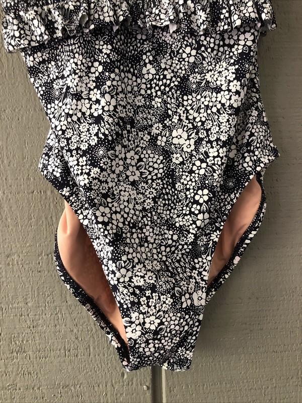 J Crew One Piece Swimsuit Swim 8 Black White Flowers Ruffles Removeable Padding
