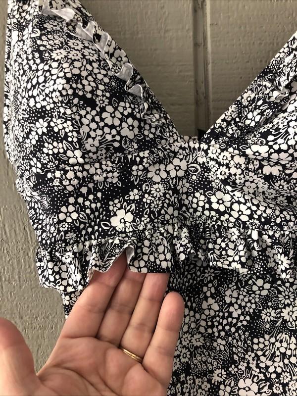 J Crew One Piece Swimsuit Swim 8 Black White Flowers Ruffles Removeable Padding