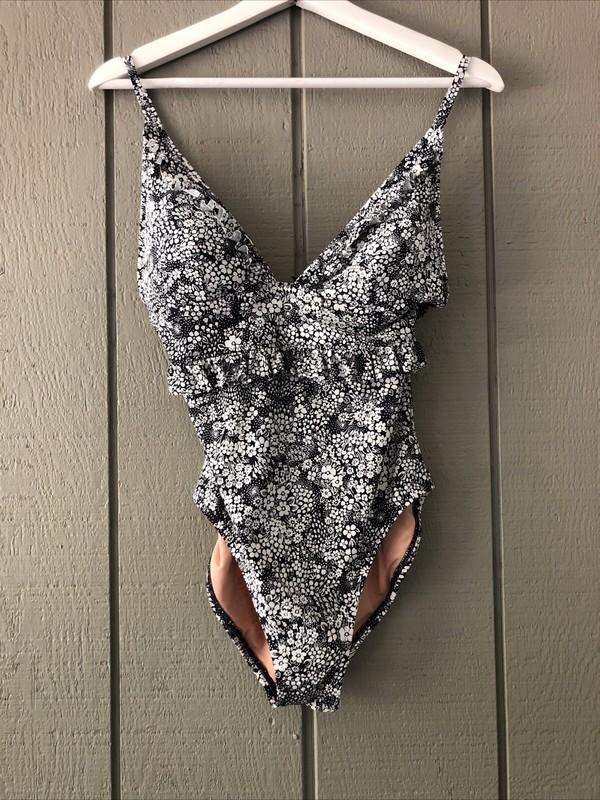 J Crew One Piece Swimsuit Swim 8 Black White Flowers Ruffles Removeable Padding