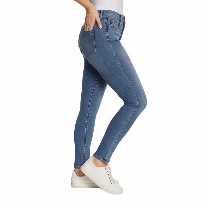 Jessica Simpson Ladies' High Rise Jean I32