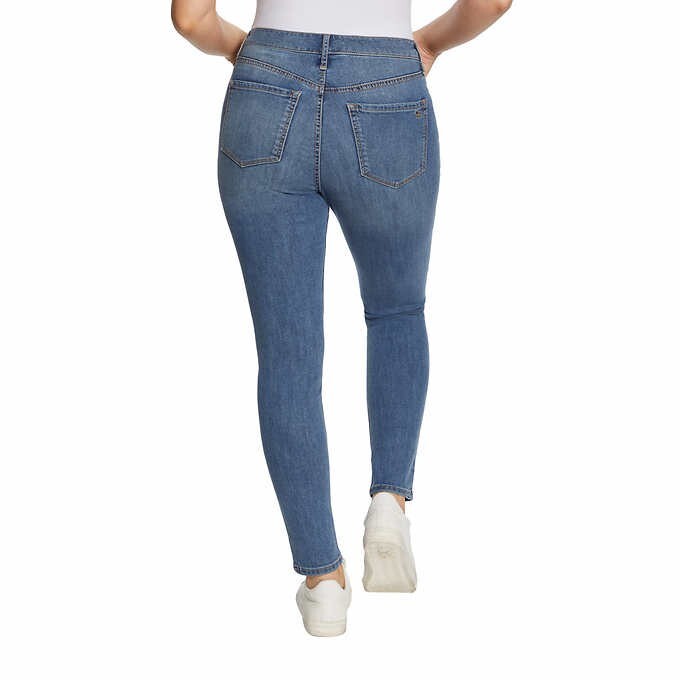 Jessica Simpson Ladies' High Rise Jean I32
