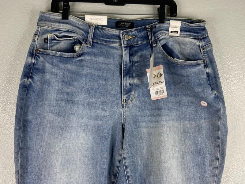 Judy Blue Women 18W Jeans Boyfriend Fit Mid Rise Distressed NWT