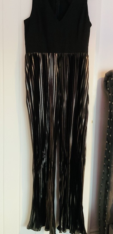 Lavish Alice Size 12 Tall Jumpsuit Metallic Pleated Wide Leg Inside Leg 34”