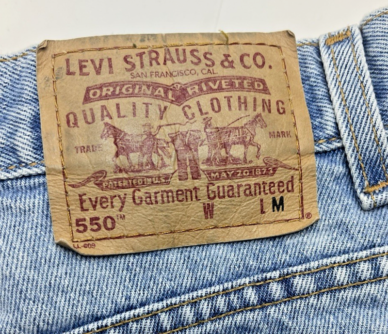 Levi's 505 Womens Size 10 Reg. M Vintage Relaxed Fit Tapered Leg Great Condition