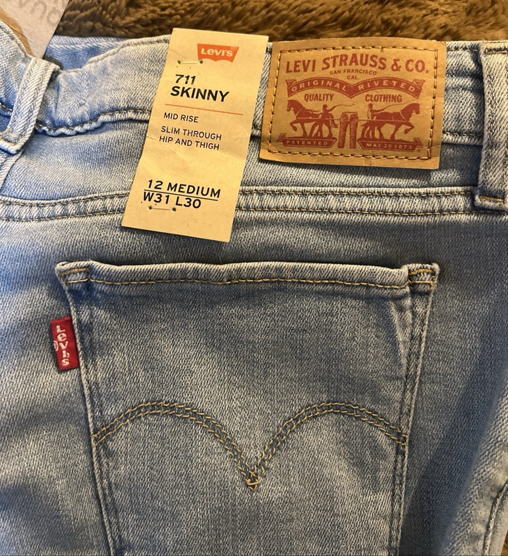 Levi's 711 Skinny Jeans Soft Sculpting Molding Light Wash 31 X 30 Size 12 NWT