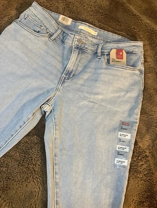 Levi's 711 Skinny Jeans Soft Sculpting Molding Light Wash 31 x 30 Size 12 NWT