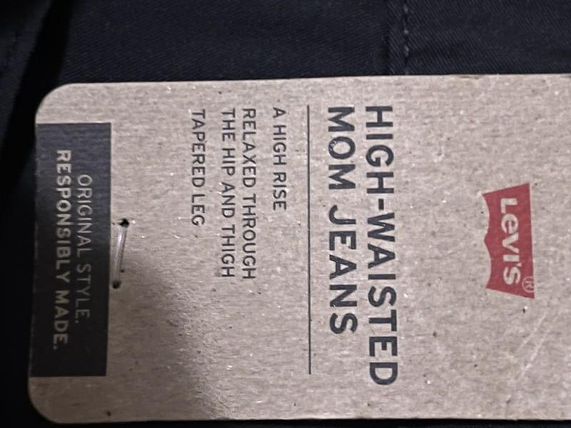 Levi’s High Wasted Mom Jeans 28x30