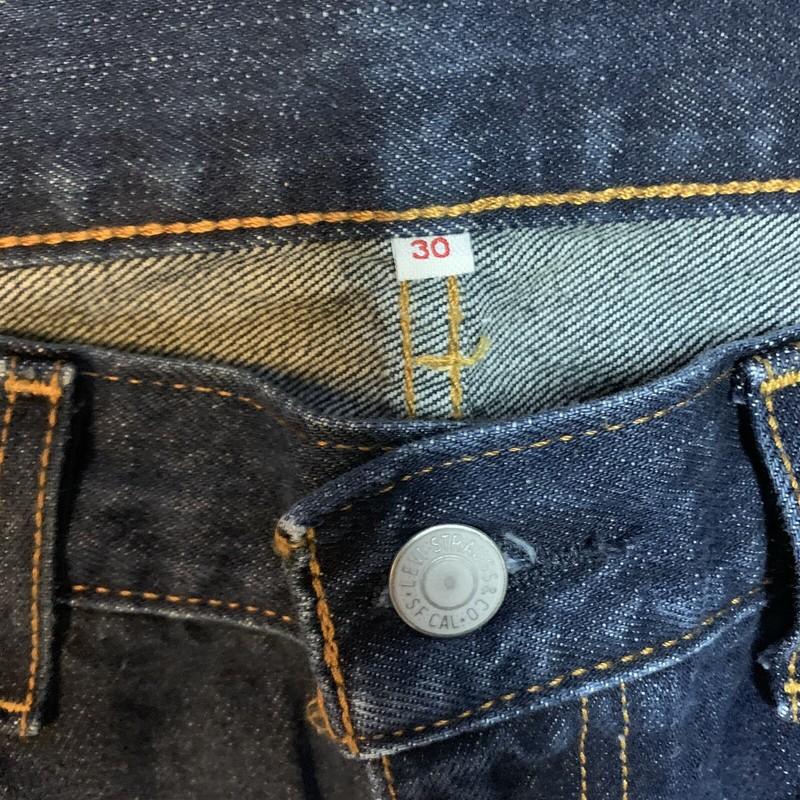 LEVI'S Women’s 32 X 28 Straight Cut Cropped Frayed Hem Denim Jeans High Waist