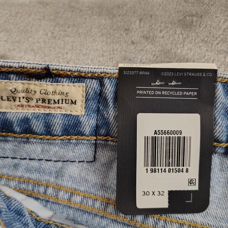 Levi’s Women’s Low Loose Premium Jeans 30x32 Light Wash Brand New With Tags