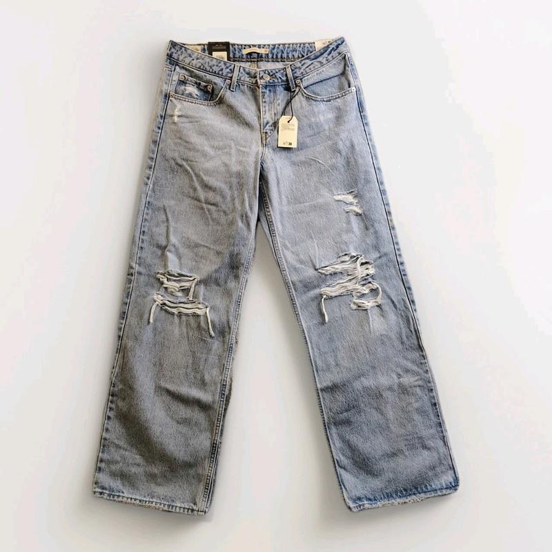 Levi’s Women’s Low Loose Premium Jeans 30x32 Light Wash Brand New With Tags