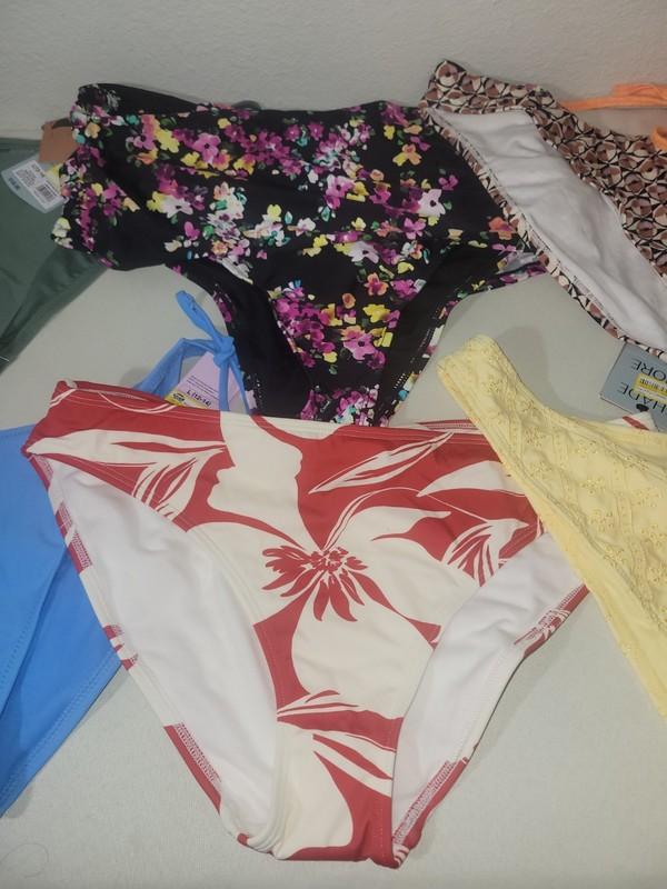 Lot Of 10 Women's Target Swim Bottoms Size L. Brand New ²⁶