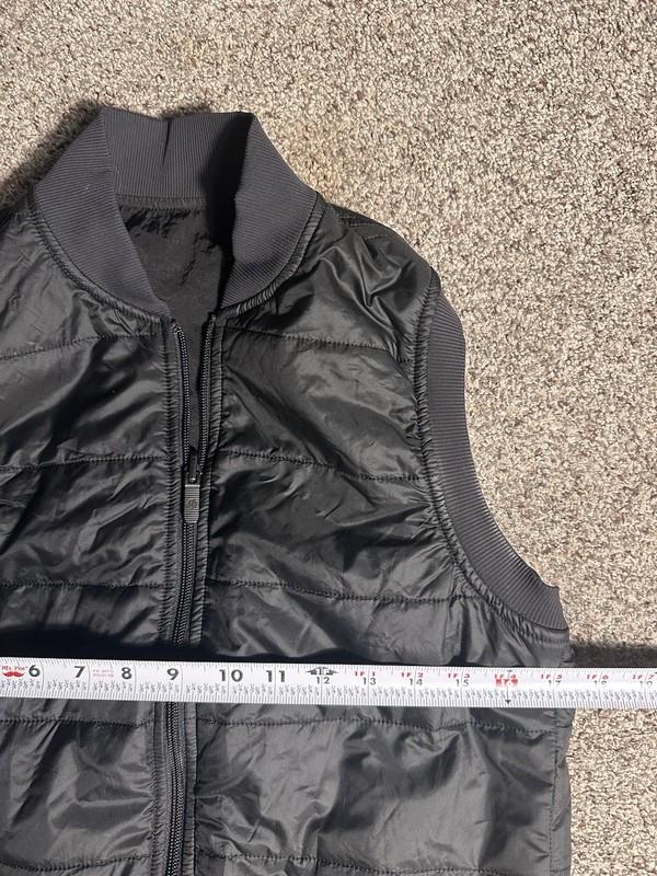 Lululemon Running Vest Women Black Size 4 Zip Pockets Reversible