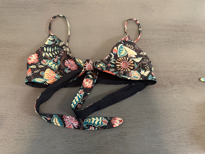 NEW black floral front tie L SPACE swimsuit bikini top size D cup
