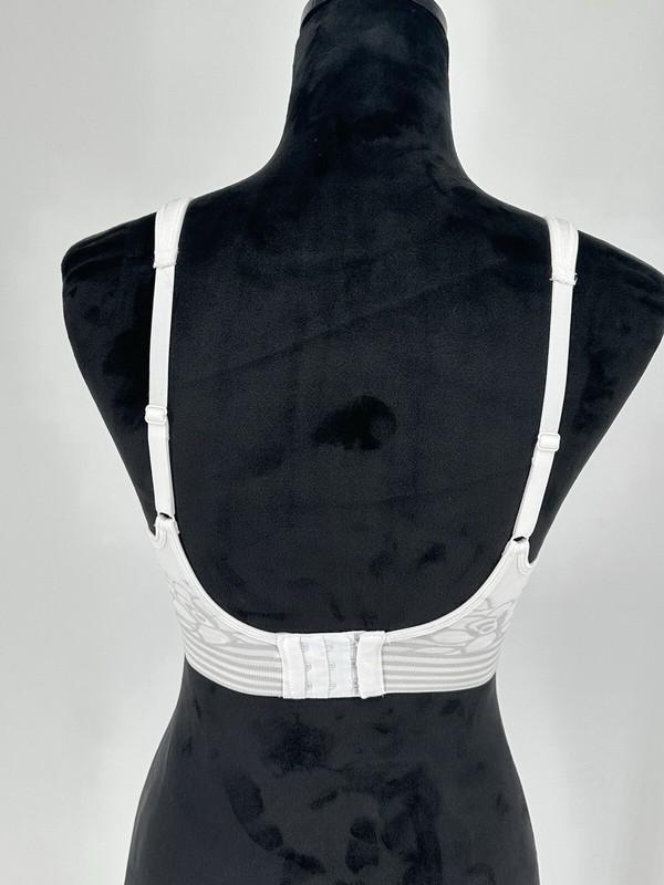 NEW Breezies Women’s 40C Floral Stripe Seamless Underwire T-Shirt Bra White Z9