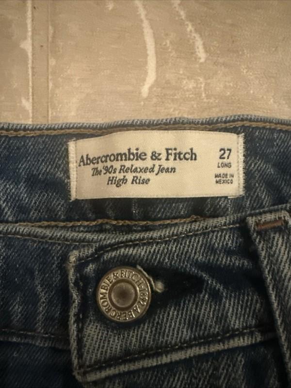 NEW NWT Abercrombie & Fitch The ‘90s Relaxed Jean High Rise Size 27 / 4L