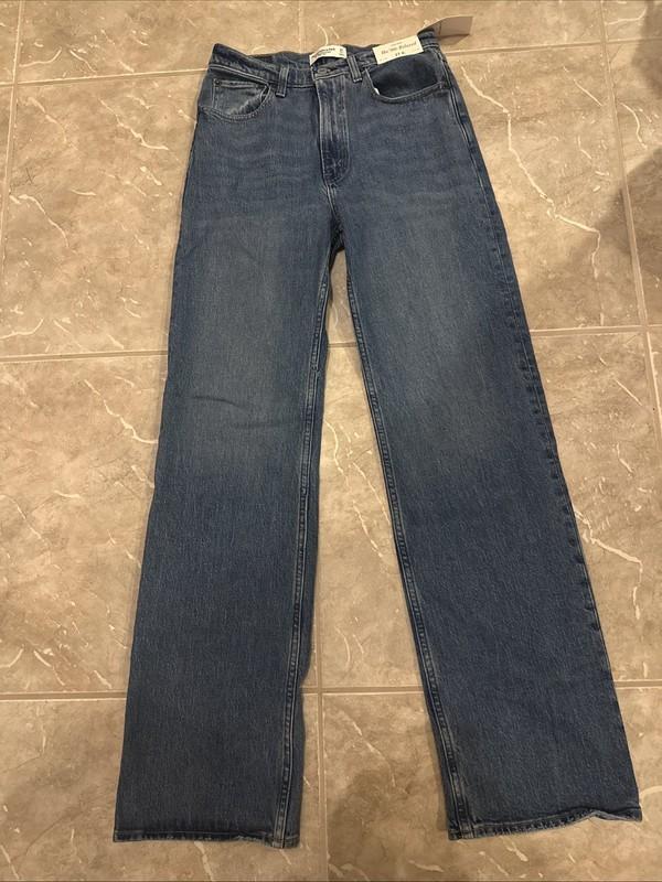 NEW NWT Abercrombie & Fitch The ‘90s Relaxed Jean High Rise Size 27 / 4L