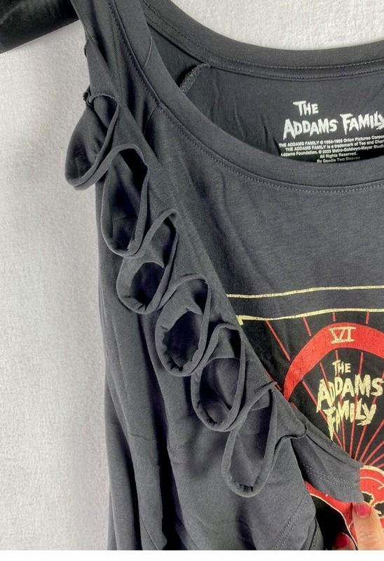NEW Torrid 6 6X THE ADDAMS FAMILY T-Shirt Tee Tarot THE LOVERS Slashed Sleeves