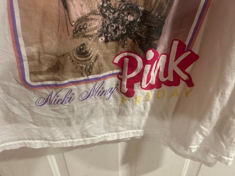 NICKI MINAJ Pink Friday World Tour T-shirt Large Barbie Xtra Long Hair Music