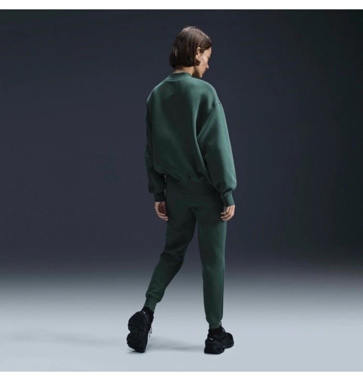 Nike Women’s Sportswear Tech Fleece Oversized Sweatshirt Green FV8041-338 M