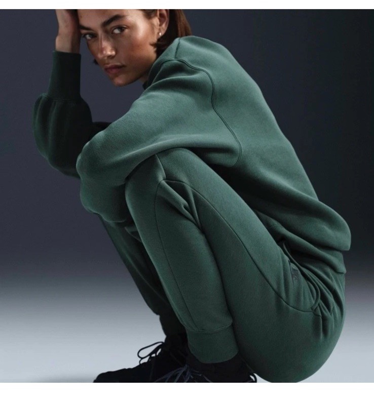 Nike Women’s Sportswear Tech Fleece Oversized Sweatshirt Green FV8041-338 M