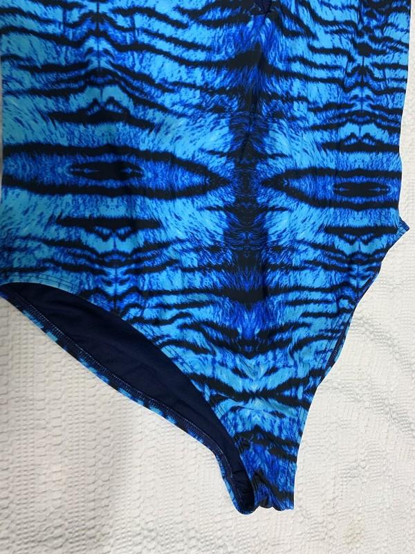 Nine West Women’s Blue Tiger Stripe One Piece Swim Suit Size XL Lined Padded