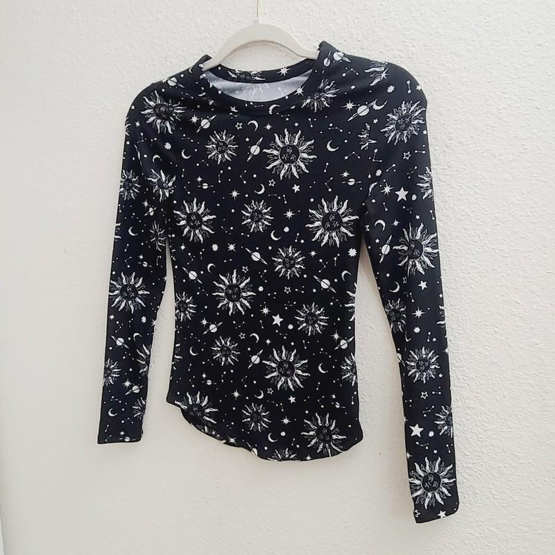 No Boundaries Crew Neck Black & White Planet Long Sleeve Stretch Top Sz XS New
