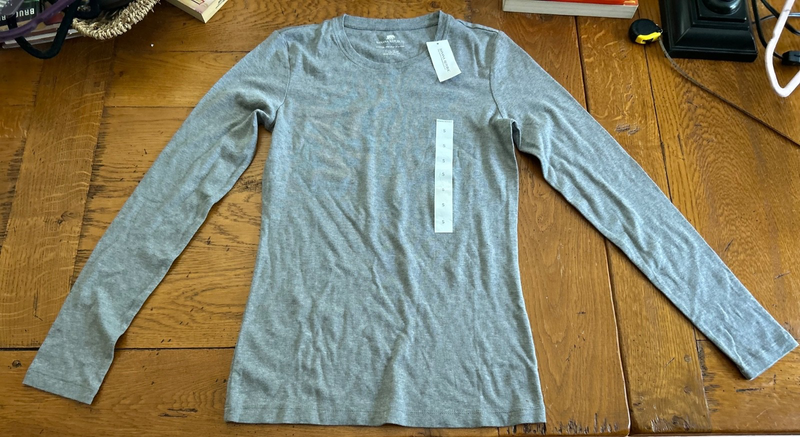 NWT Banana Republic Womens Small Gray Long Sleeve Pima Cotton Top Soft