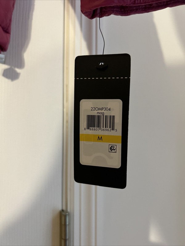 NWT GUESS Women’s HOODED PUFFER JACKET MAGENTA Size Medium BRAND NEW