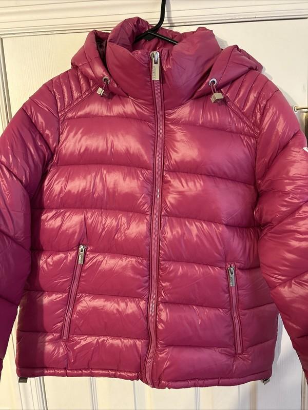 NWT GUESS Women’s HOODED PUFFER JACKET MAGENTA Size Medium BRAND NEW