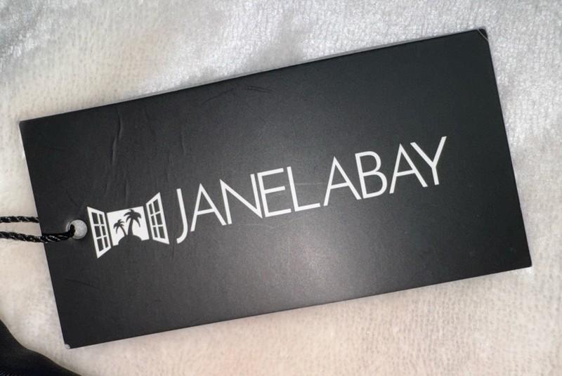 NWT JANELA BAY Black V-Neck Ruffle One Piece Swimsuit Women’s Size Large $79.99