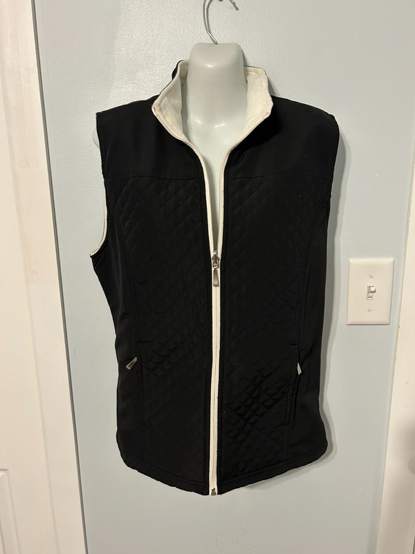 NWT Karen Scott Sport Black/Eggshell Reversible Zipper Front Vest Size Small