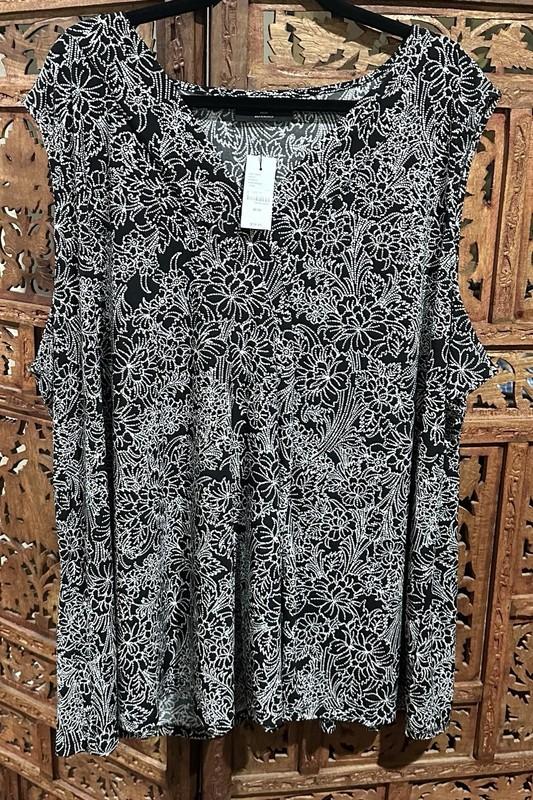 NWT Lane Bryant Black & White Swing Sleeveless Pleat Front Top Plus Size 30/32