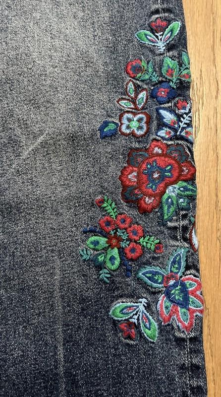 NWT Sundance Driftwood Embroidered “Stella Flashflower Jeans” Size 31 X 27 $138