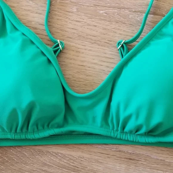 NWT Wild Fable Green Bikini Top Size Medium