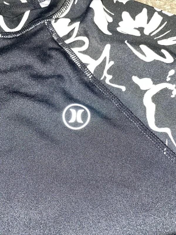 NWT Women's LARGE Hurley Black White Long Sleeve Rash Guard Swim Shirt