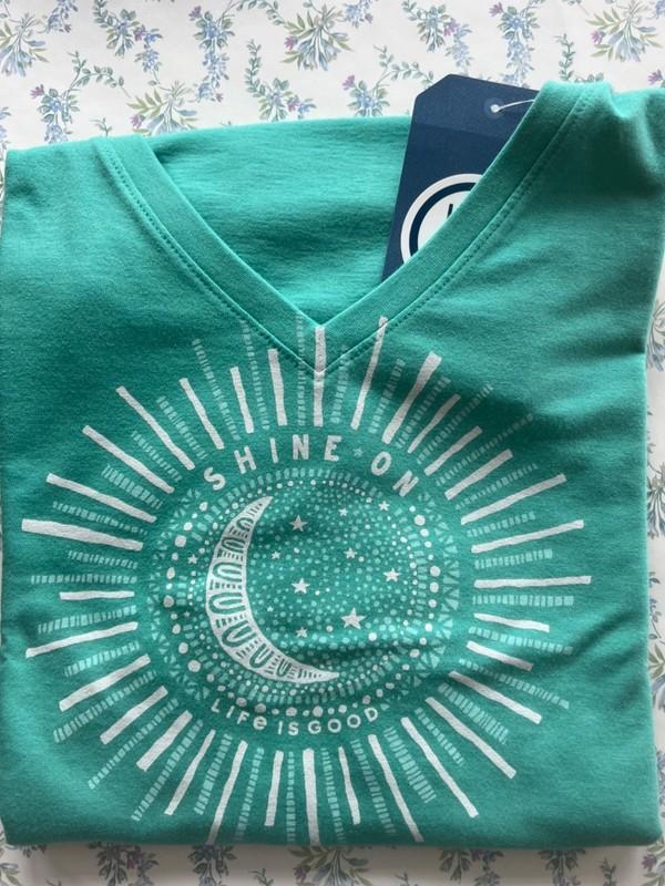 NWT Women's XL Life is Good "Primal Sun” L/S Cool Vee