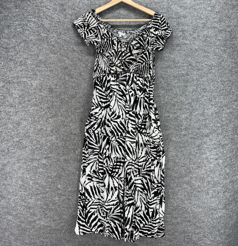 Patrons of Peace Jumpsuit Women S Small White Geometric V-Neck Short Sleeve